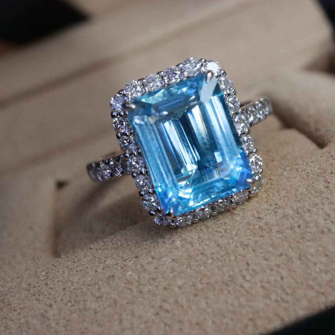 14k Gold 3.59 Ctw Natural Aquamarine & Diamond Ring - 2