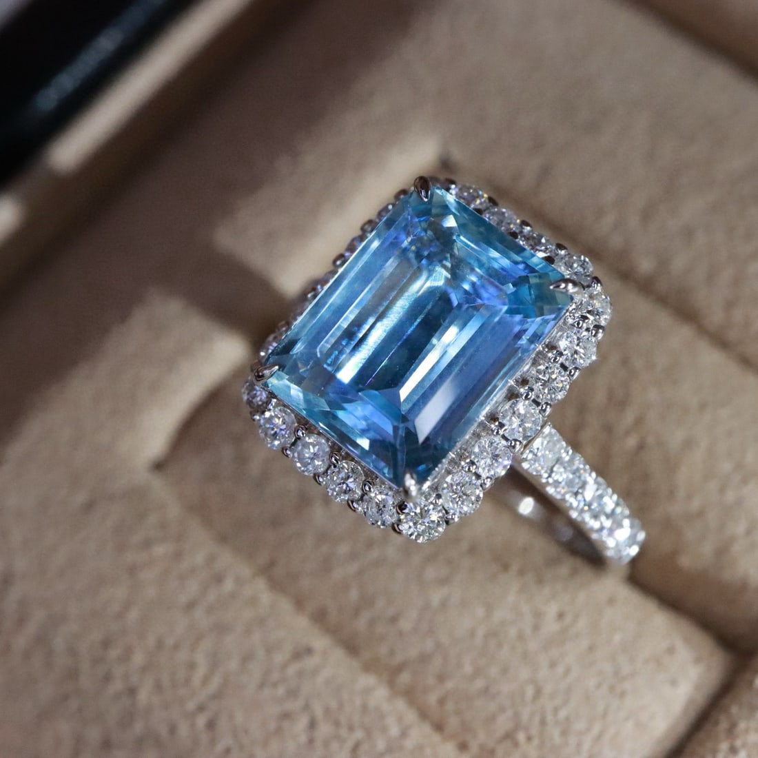 14k Gold 3.59 Ctw Natural Aquamarine & Diamond Ring - 4