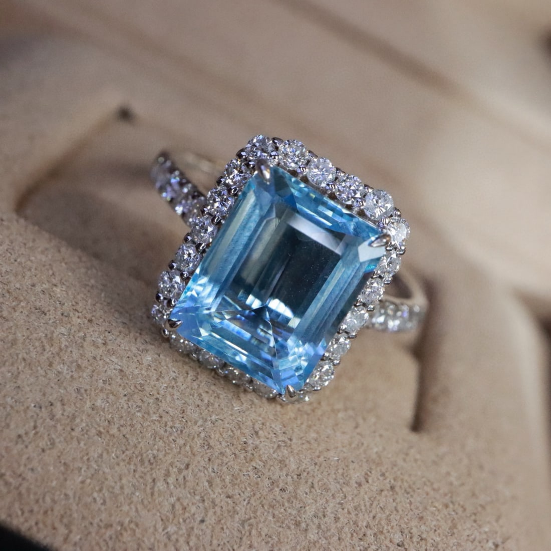 14k Gold 3.59 Ctw Natural Aquamarine & Diamond Ring - 5
