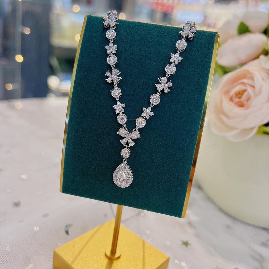 14k Gold 2.0 Ctw Natural H Diamond Necklace: Ref:231030148 // gold content:14k gold // main gemstone:diamond // shape:pear // carat weight:0. 3ct // clarity grade:vs-si // color:h // treatment:natural // // adjacent gemstone 2 : diamond //