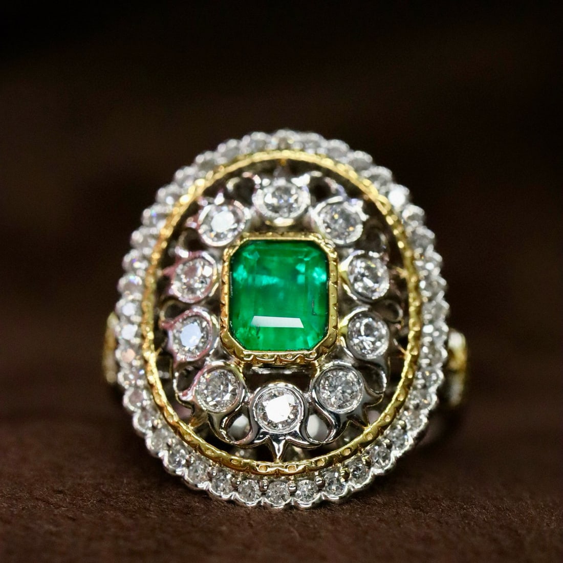 14k Gold 0.98 Ctw Vivid Green Natural Emerald & Diamond Ring: Ref:231030177 // gold content:14k gold // ring size:7. 25us // // main gemstone:emerald // shape:octagonal // carat weight:0. 73ct // color:vivid green // treatment:natural // // adjacent gemstone 2