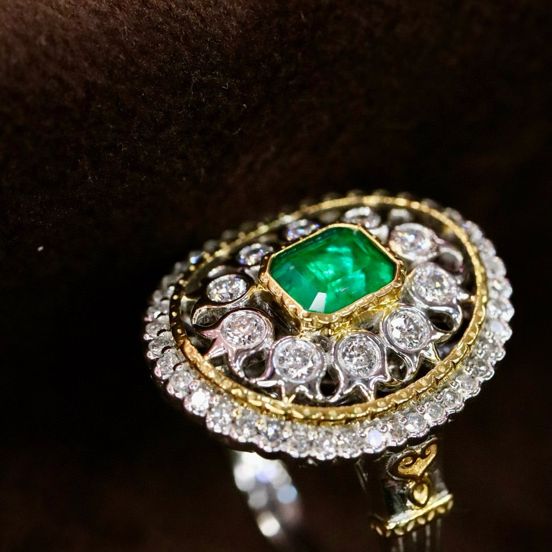 14k Gold 0.98 Ctw Vivid Green Natural Emerald & Diamond Ring - 2
