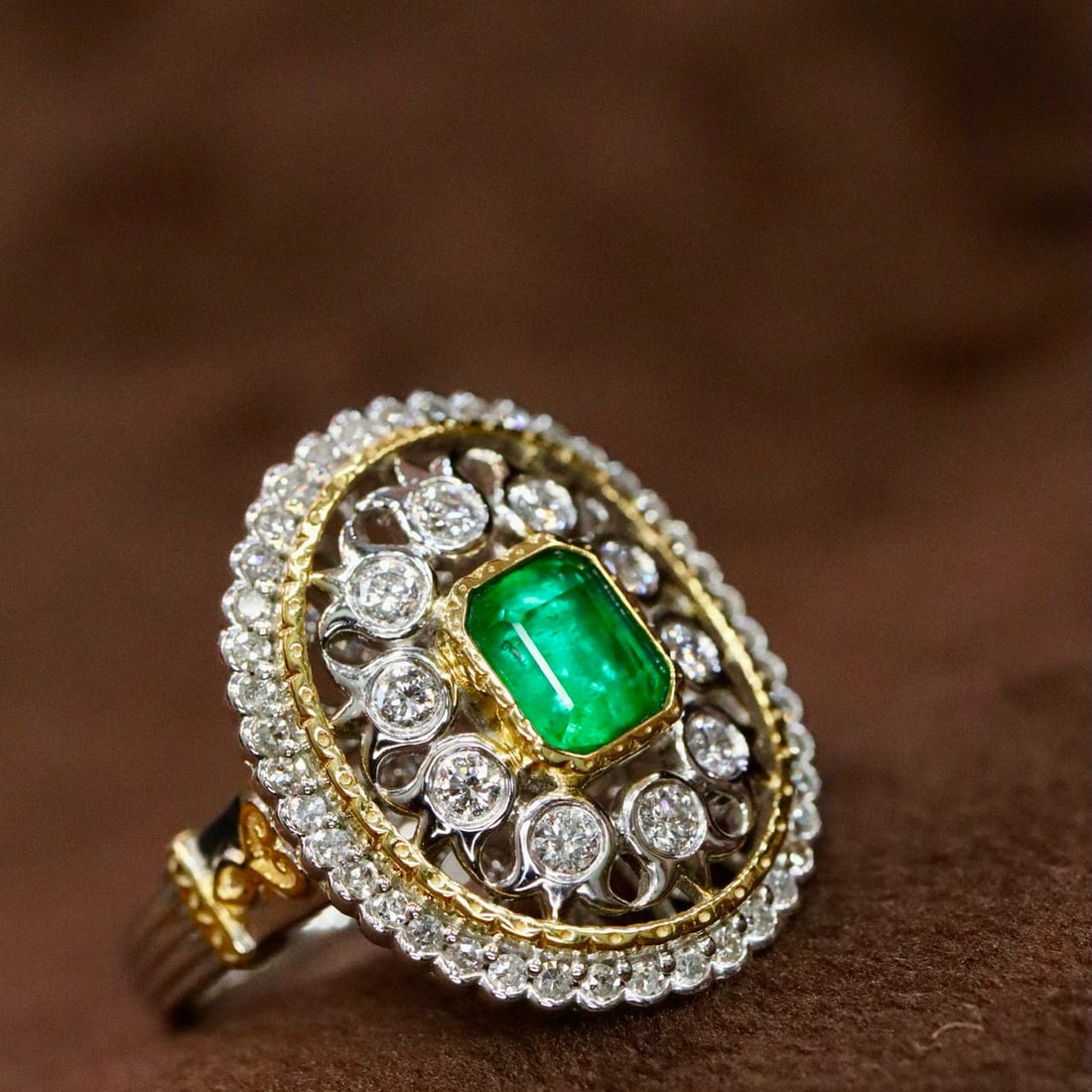 14k Gold 0.98 Ctw Vivid Green Natural Emerald & Diamond Ring - 3