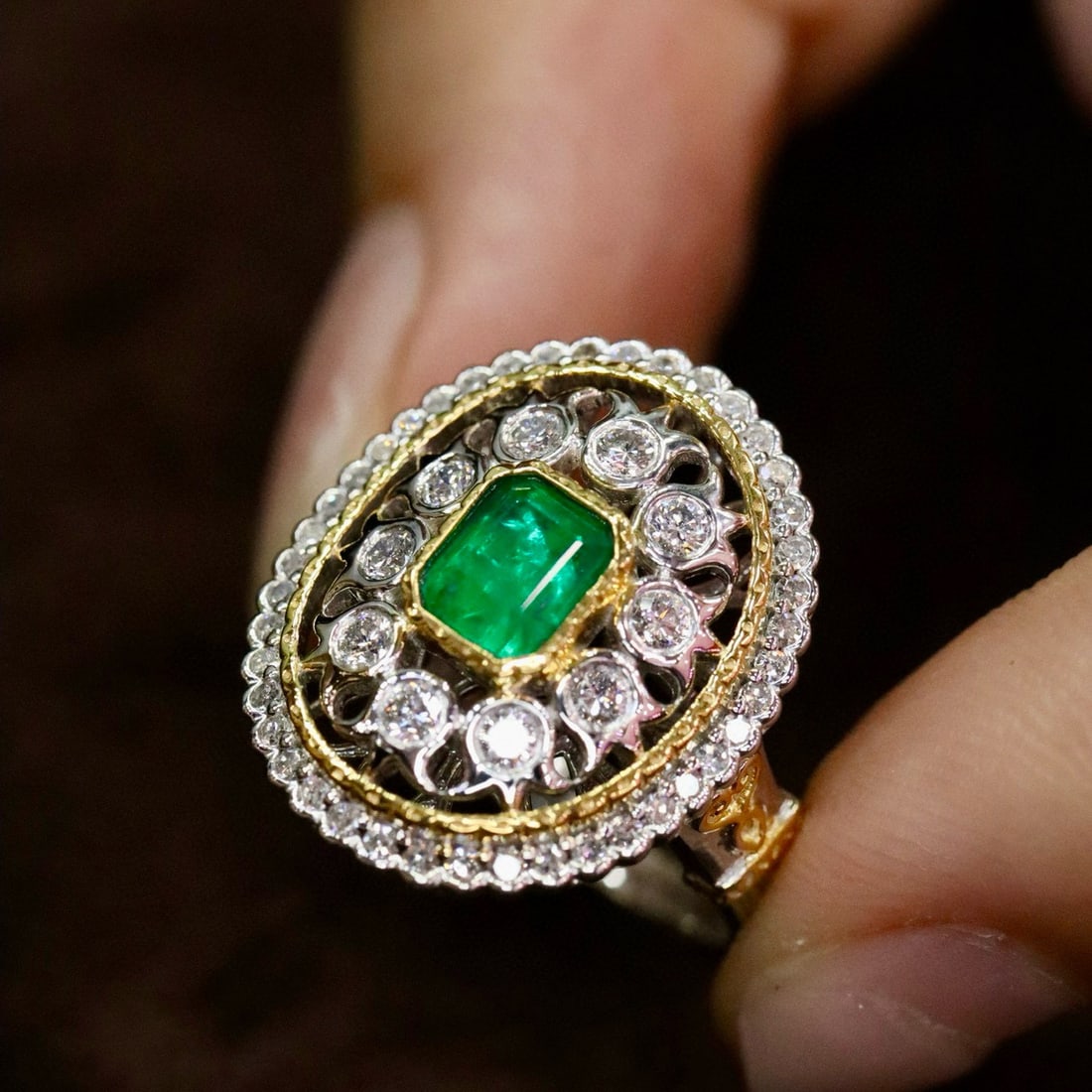 14k Gold 0.98 Ctw Vivid Green Natural Emerald & Diamond Ring - 4