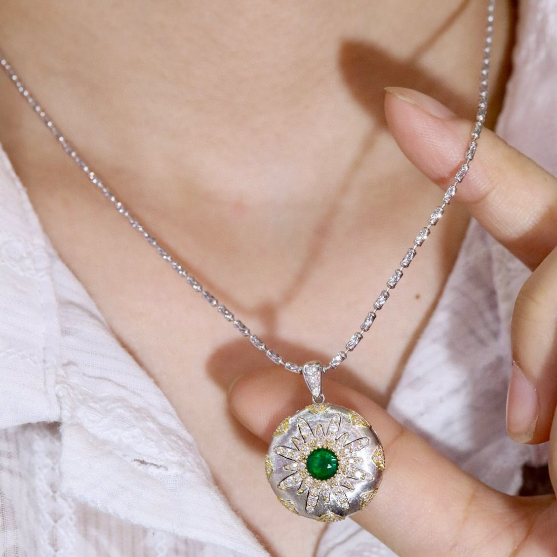 14k Gold 1.10 Ctw Vivid Green Natural Emerald & Diamond Pendant( Without Chain ) - 6