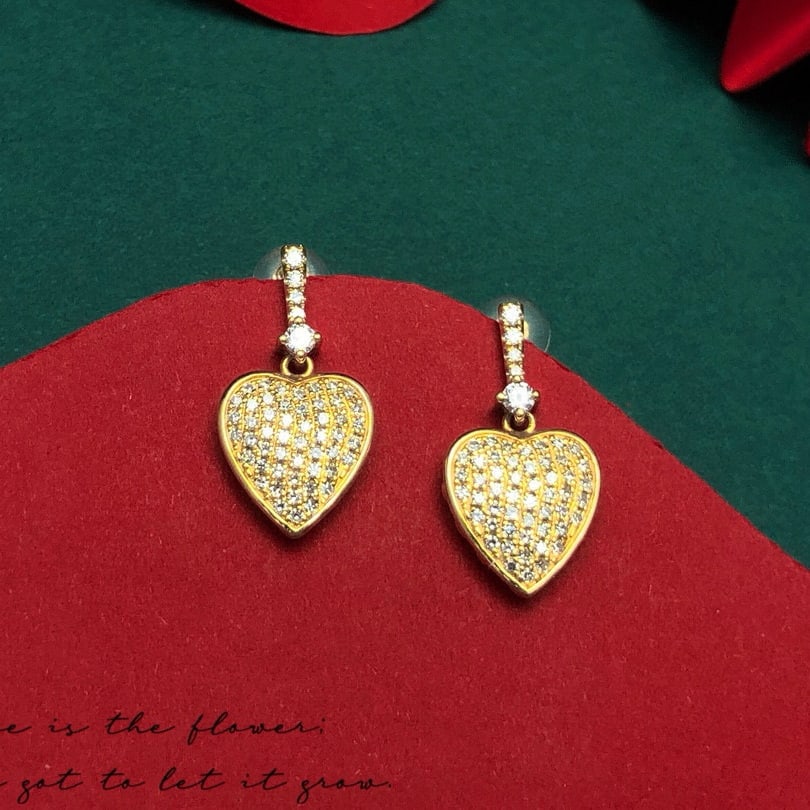 14k Gold 0.23 Ct Natural H Diamond Earrings: Ref:231030190 // gold content:14k gold // main gemstone:diamond // shape:round // carat weight:0. 23ct // clarity grade:vs-si // color:h // treatment:natural // cut grade:g // High Estimate: 4300