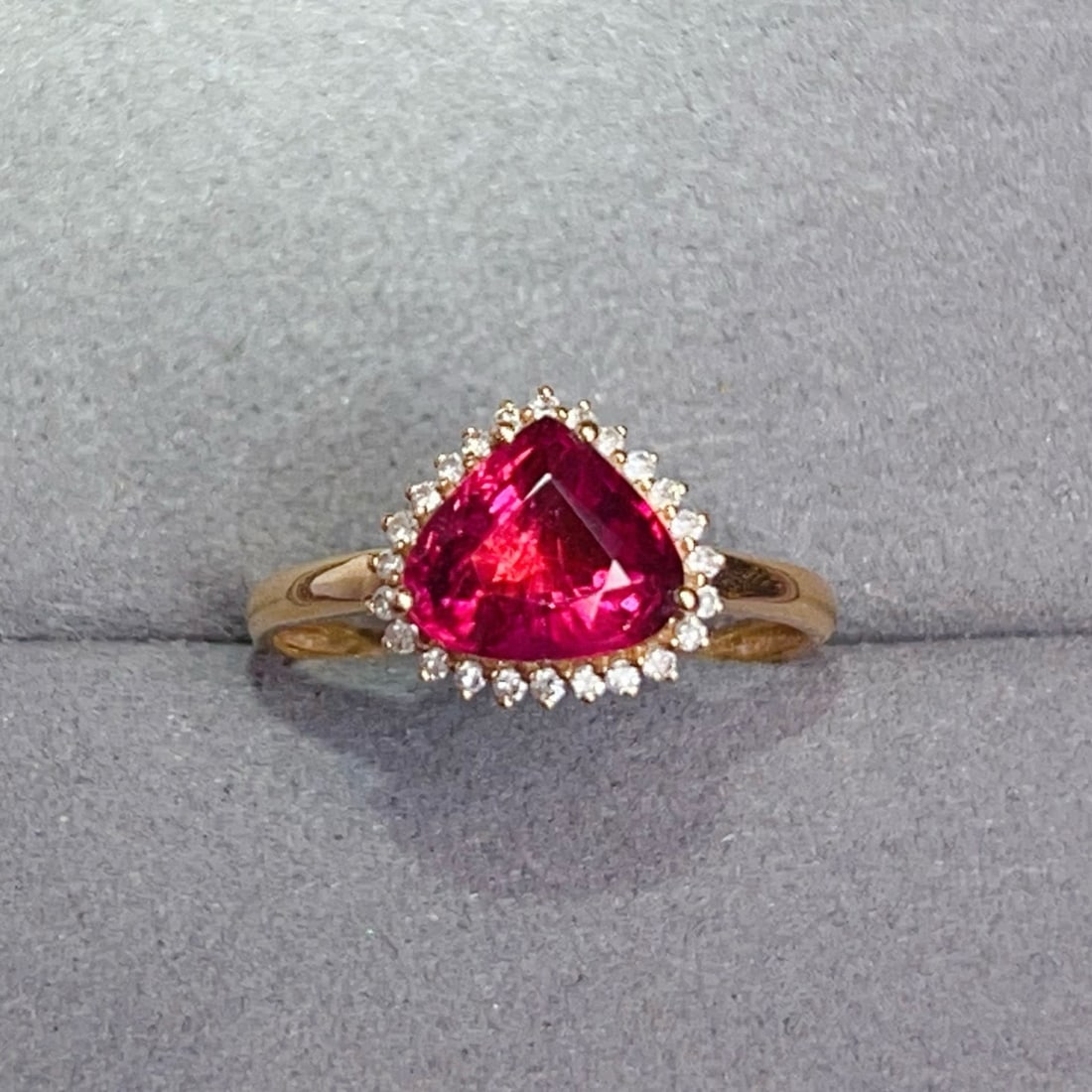 14k Gold 2.12 Ctw Natural Tourmaline & Diamond Ring: Ref:231030203 // gold content:14k gold // ring size:7. 25us // // main gemstone:tourmaline // shape:pear // carat weight:2ct // color:red // treatment:natural // // adjacent gemstone 2 : diamond //