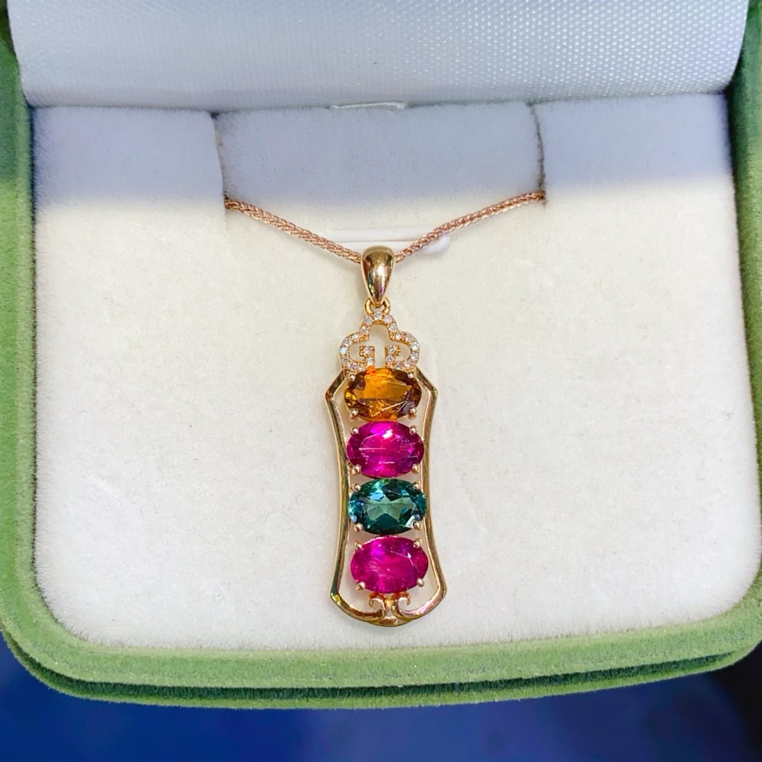 14k Gold 2.85 Ct Natural Tourmaline & Diamond Pendant( Without Chain ): Ref:231030204 // gold content:14k gold // main gemstone:tourmaline // shape:oval // carat weight:2. 85ct // color:color // treatment:natural // // adjacent gemstone 2 : diamond // number of stones:21