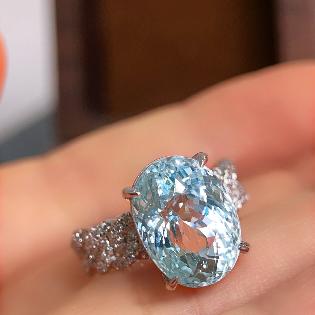14k Gold 7.73 Ctw Natural Aquamarine & Diamond Ring: Ref:231030207 // gold content:14k gold // ring size:7. 25us // // main gemstone:aquamarine // shape:oval // carat weight:7. 38ct // color:blue // treatment:natural // // adjacent gemstone 2 : diamond