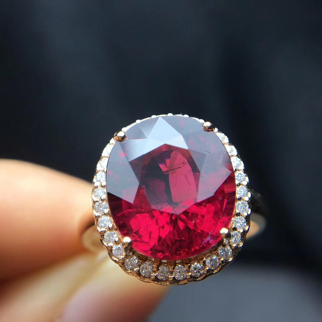 14k Gold 5.75 Ct Natural Tourmaline & Diamond Ring: Ref:231030209 // gold content:14k gold // ring size:7. 25us // // main gemstone:tourmaline // shape:oval // carat weight:5. 75ct // color:red // treatment:natural // // adjacent gemstone 2 : diamond /