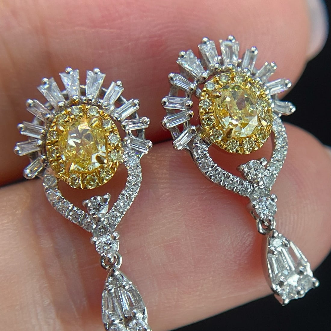 14k Gold 0.99 Ctw Natural Yellow Diamond & Diamond Earrings: Ref:231030213 // gold content:14k gold // main gemstone:yellow diamond // shape:oval // carat weight:0. 49ct // color:yellow // treatment:natural // // adjacent gemstone 2 : diamond // shape:multiply