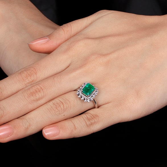 14k Gold 1.92 Ctw Vivid Green Natural Emerald & Diamond Ring - 4