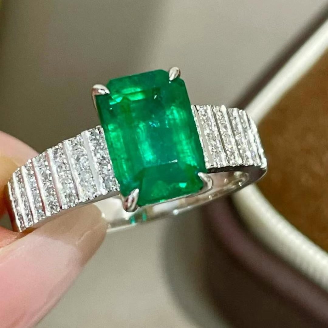 14k Gold 2.36 Ct Vivid Green Natural Emerald & Diamond Ring - 2