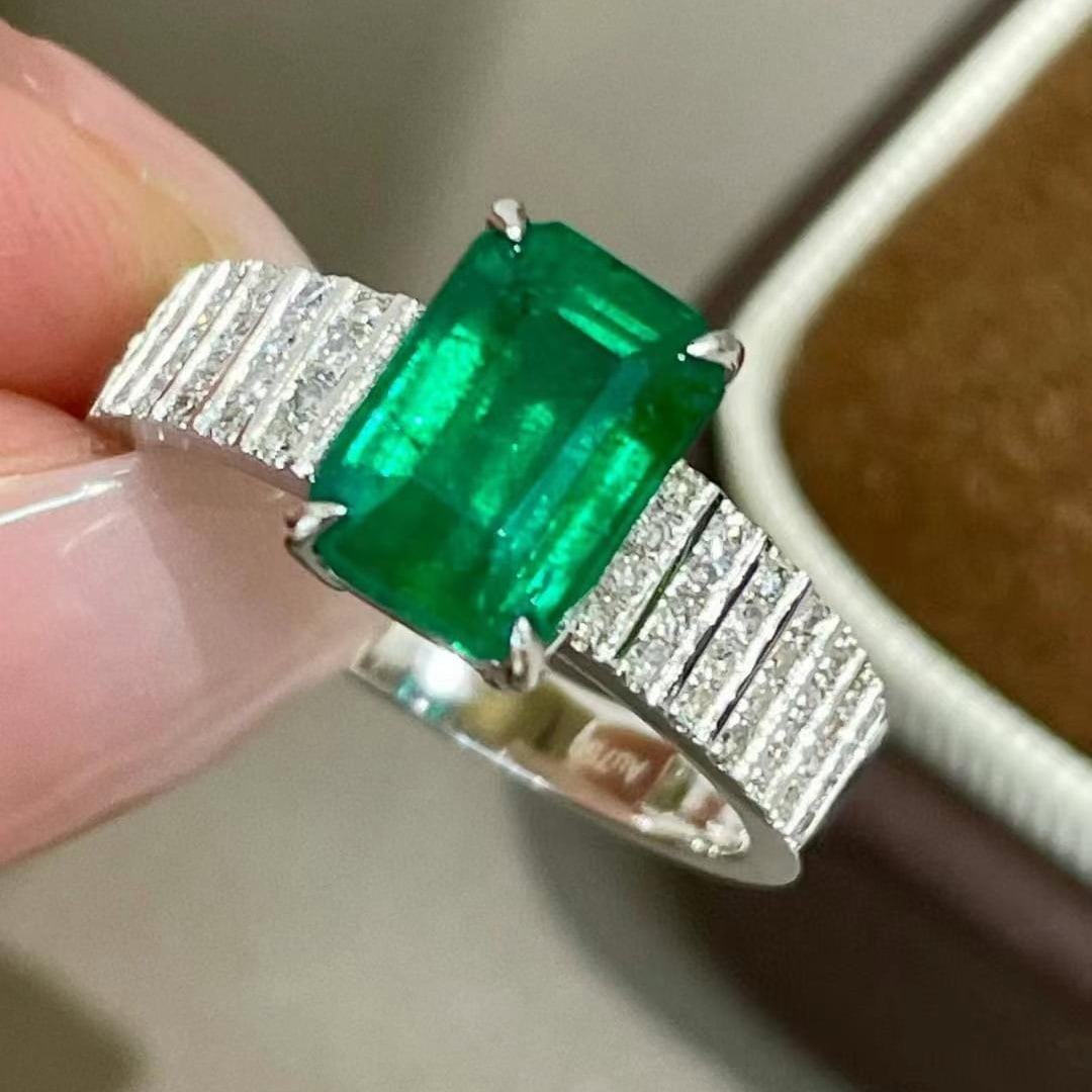 14k Gold 2.36 Ct Vivid Green Natural Emerald & Diamond Ring - 3
