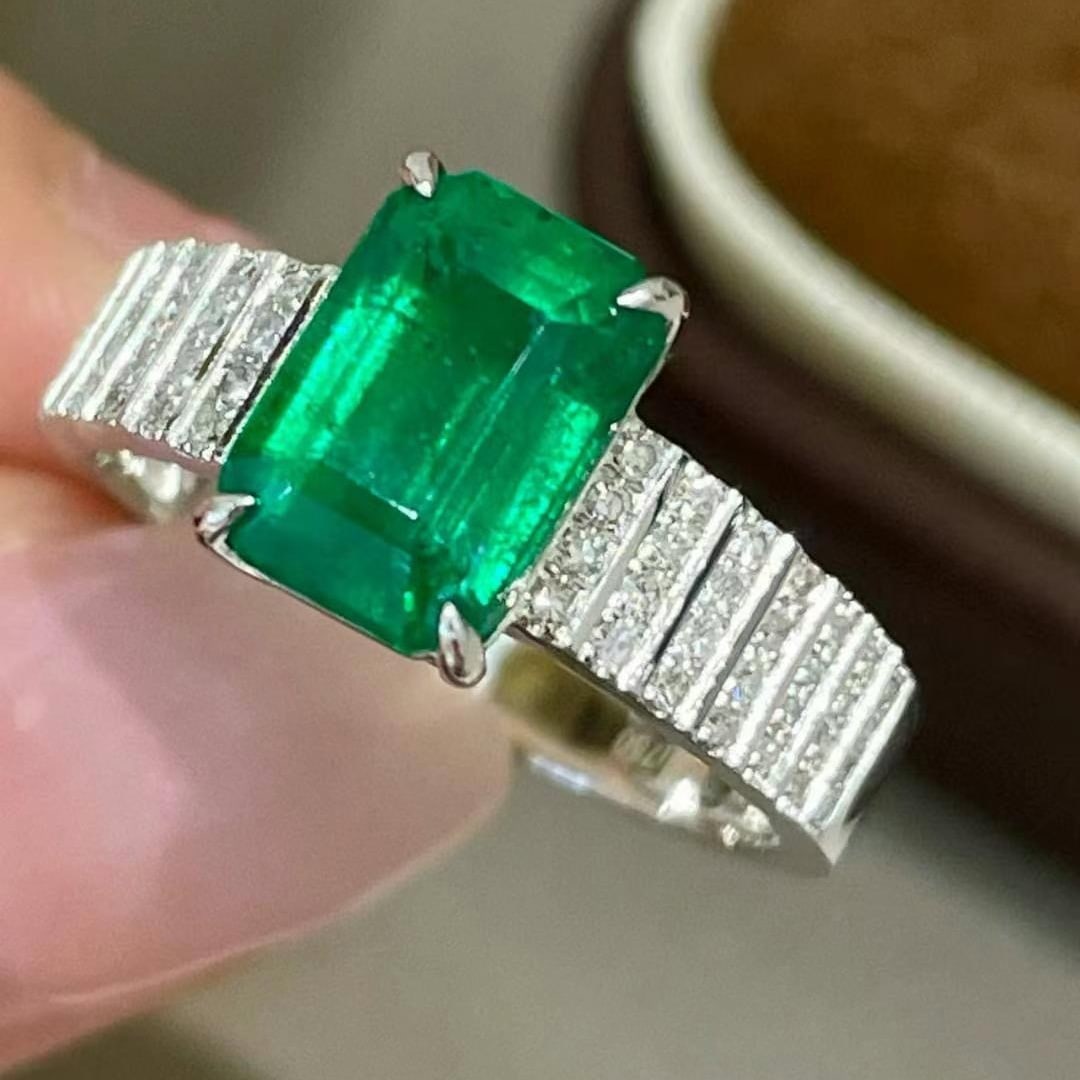 14k Gold 2.36 Ct Vivid Green Natural Emerald & Diamond Ring - 4