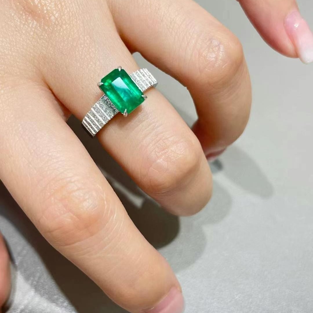 14k Gold 2.36 Ct Vivid Green Natural Emerald & Diamond Ring - 6