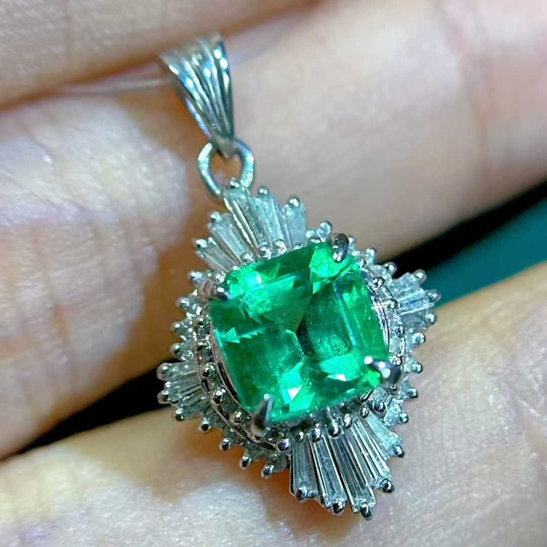 14k Gold 1.99 Ctw Vivid Green Natural Emerald & Diamond Pendant( Without Chain ): Ref:231030233 // gold content:14k gold // main gemstone:emerald // shape:octagonal // carat weight:1. 58ct // color:vivid green // treatment:natural // // adjacent gemstone 2 : diamond //