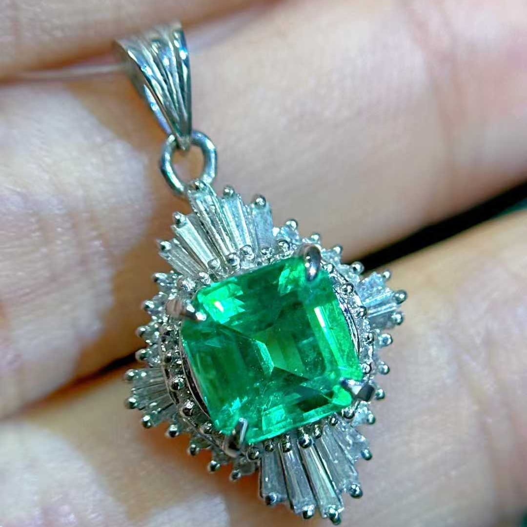 14k Gold 1.99 Ctw Vivid Green Natural Emerald & Diamond Pendant( Without Chain ) - 2