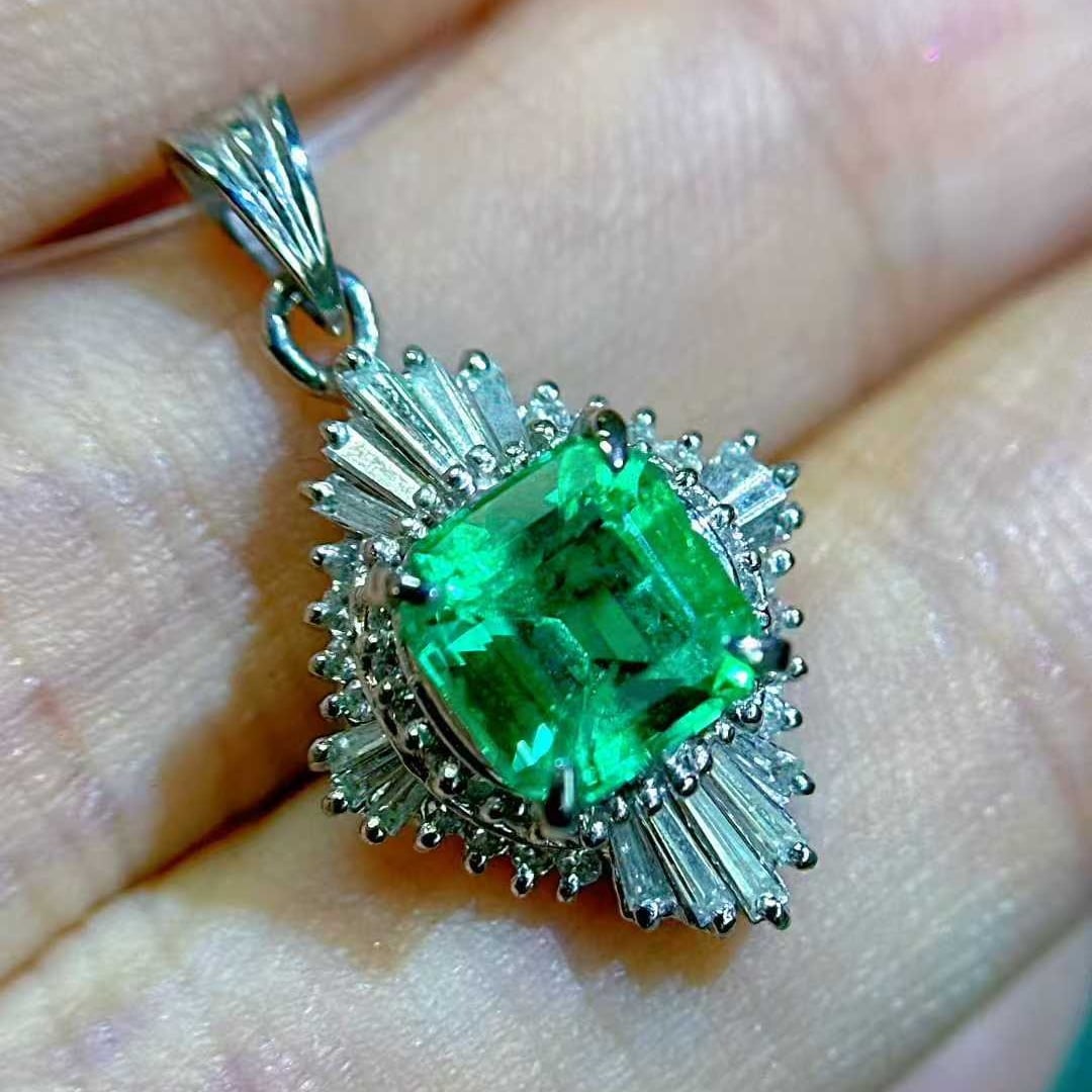 14k Gold 1.99 Ctw Vivid Green Natural Emerald & Diamond Pendant( Without Chain ) - 4