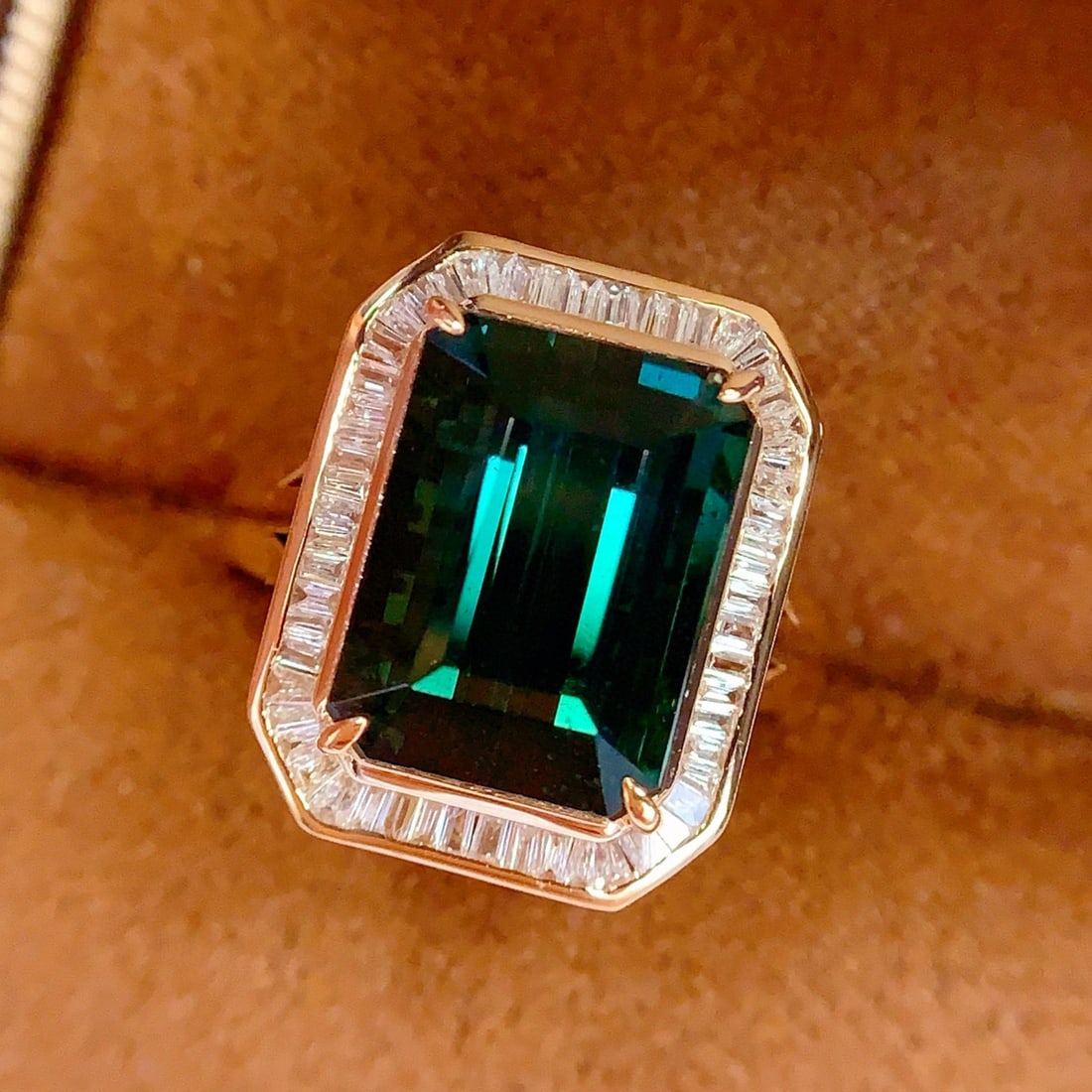 14k Gold 7.66 Ct Natural Tourmaline & Diamond Ring: Ref:231030258 // gold content:14k gold // ring size:7. 25us // // main gemstone:tourmaline // shape:octagonal // carat weight:7. 66ct // color:green // treatment:natural // // adjacent gemstone 2 :
