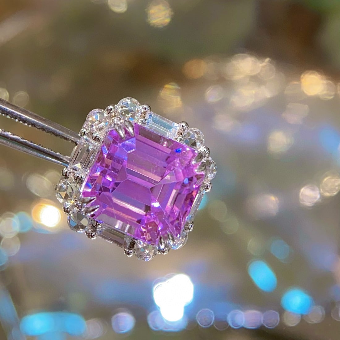14k Gold 11.2 Ct Natural Kunzite & Sapphire Pendant( Without Chain ): Ref:231030264 // gold content:14k gold // main gemstone:kunzite // shape:octagonal // carat weight:11. 2ct // color:purple // treatment:natural // // adjacent gemstone 2 : sapphire // shape:multiply