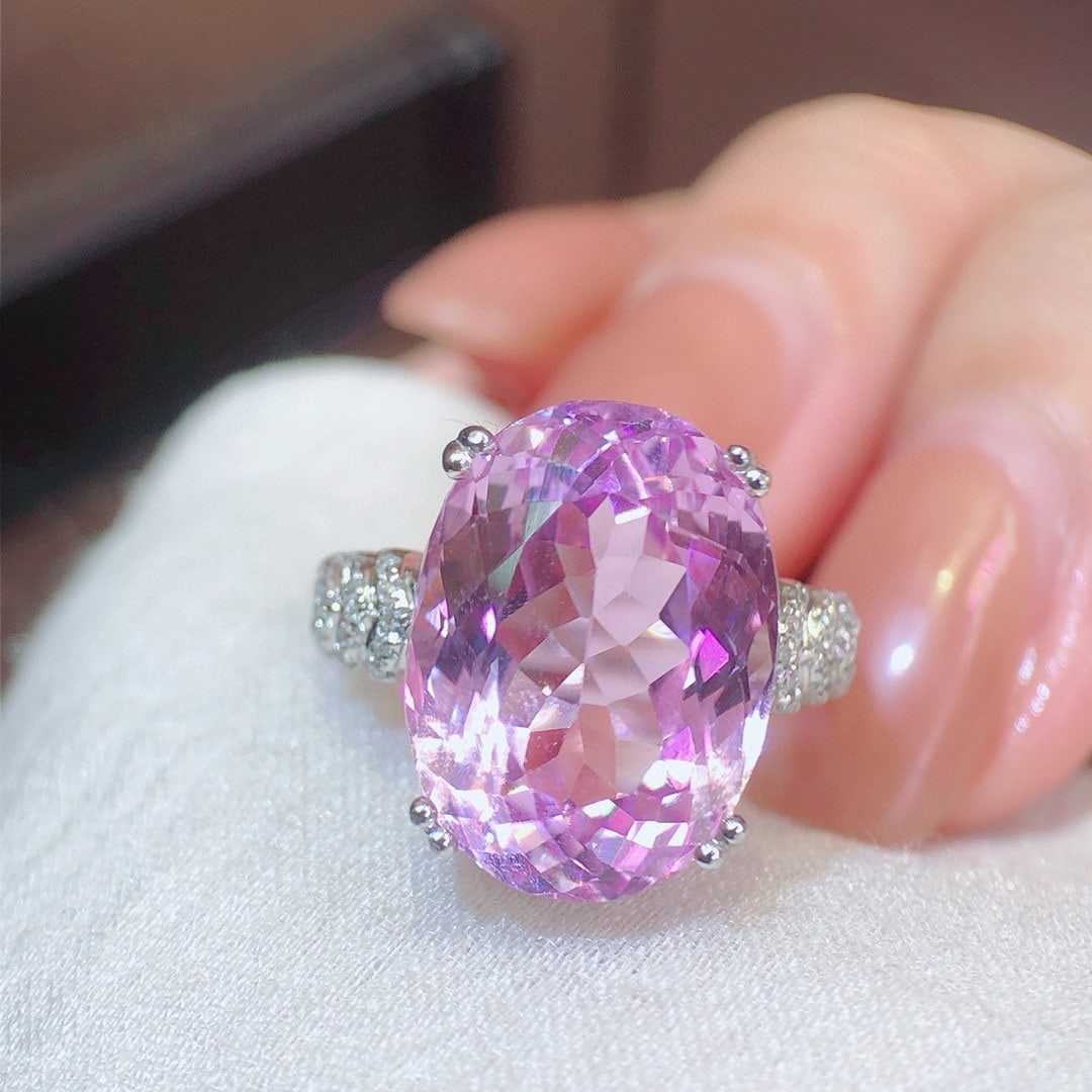 14k Gold 9.2 Ct Natural Kunzite & Diamond Ring: Ref:231030265 // gold content:14k gold // ring size:7. 25us // // main gemstone:kunzite // shape:oval // carat weight:9. 2ct // color:purple // treatment:natural // // adjacent gemstone 2 : diamond
