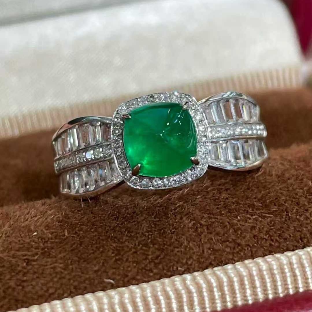 14k Gold 1.2 Ct Vivid Green Natural Emerald & Diamond & Sapphire Ring: Ref:231030267 // gold content:14k gold // ring size:7. 25us // // main gemstone:emerald // shape:suger-loaf // carat weight:1. 2ct // color:vivid green // treatment:natural // // adjacent gemstone 2