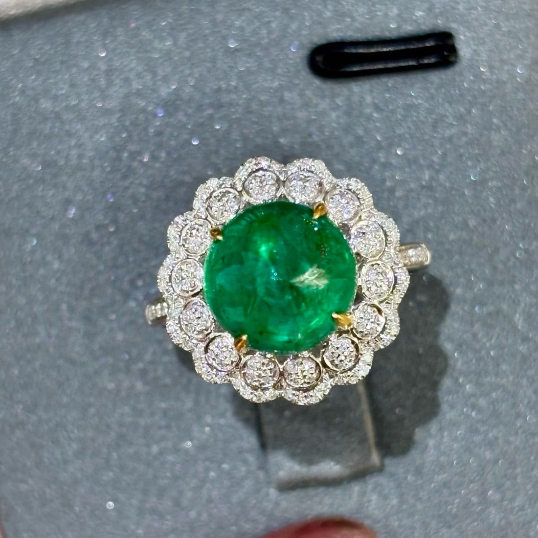 14k Gold 4 Ct Vivid Green Natural Emerald & Diamond Ring - 5