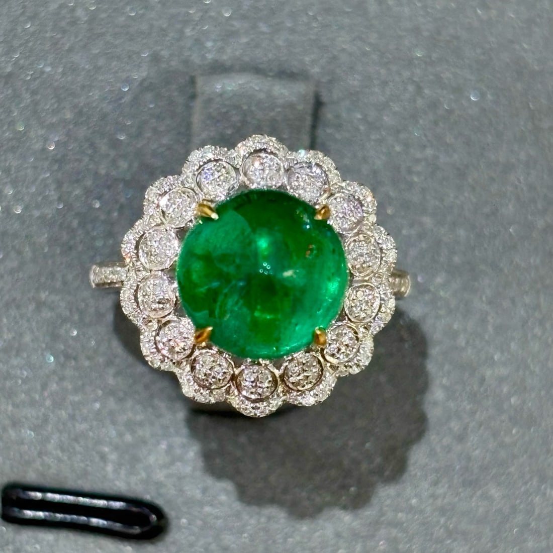 14k Gold 4 Ct Vivid Green Natural Emerald & Diamond Ring - 9