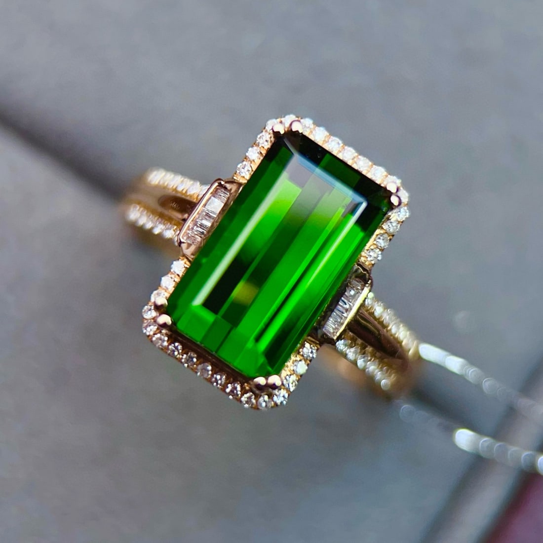 14k Gold 4.18 Ctw Natural Tourmaline & Diamond Ring: Ref:231030294 // gold content:14k gold // ring size:7. 25us // // main gemstone:tourmaline // shape:octagonal // carat weight:3. 95ct // color:green // treatment:natural // // adjacent gemstone 2 :