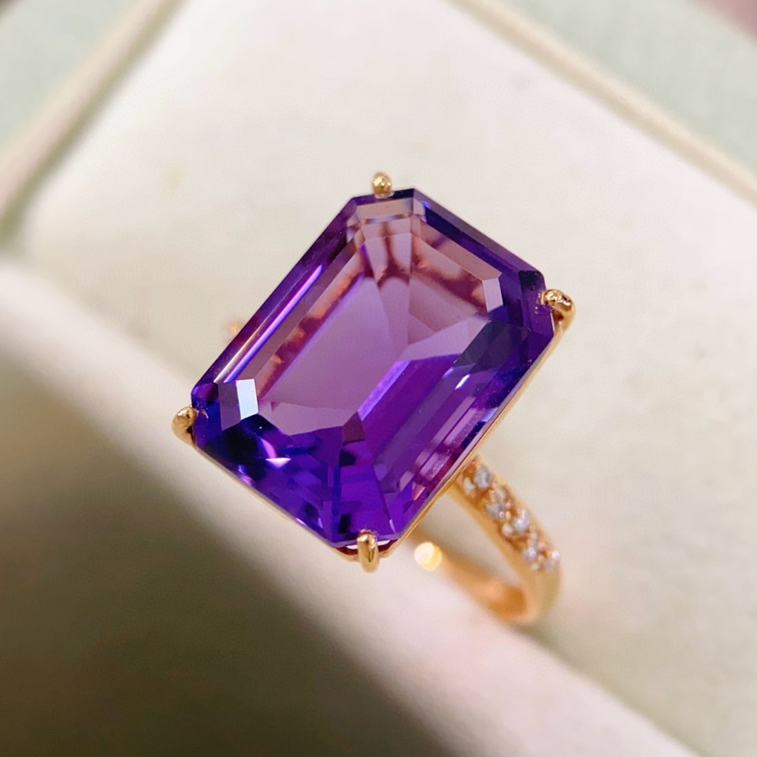 14k Gold 7.95 Ctw Natural Amethyst & Diamond Ring - 4