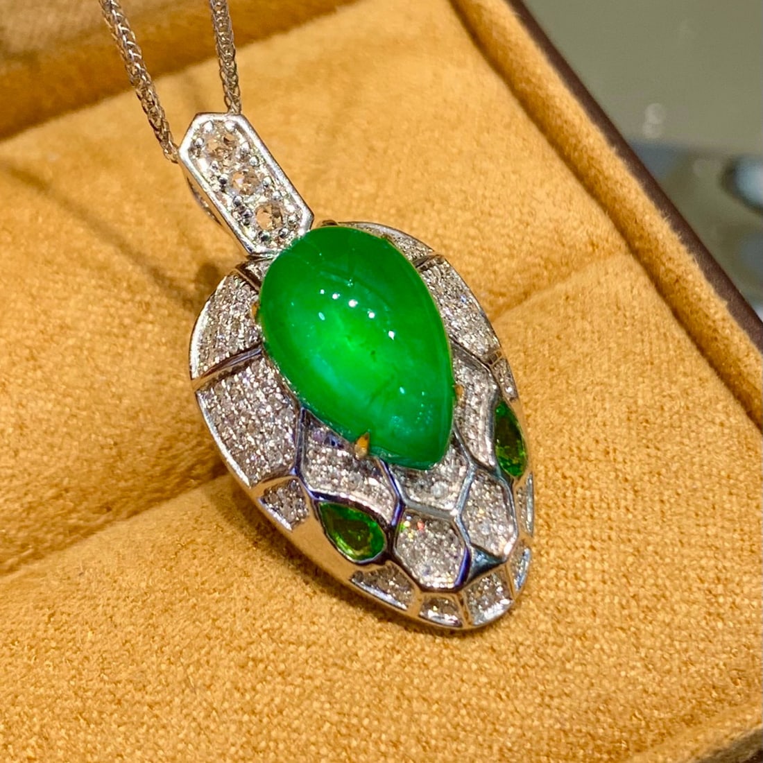 14k Gold 3.75 Ct Vivid Green Natural Emerald & Diamond & Tsavorite Pendant( Without Chain ): Ref:231030320 // gold content:14k gold // main gemstone:emerald // shape:pear // carat weight:3. 75ct // color:vivid green // treatment:natural // // adjacent gemstone 2 : diamond // shape:round //