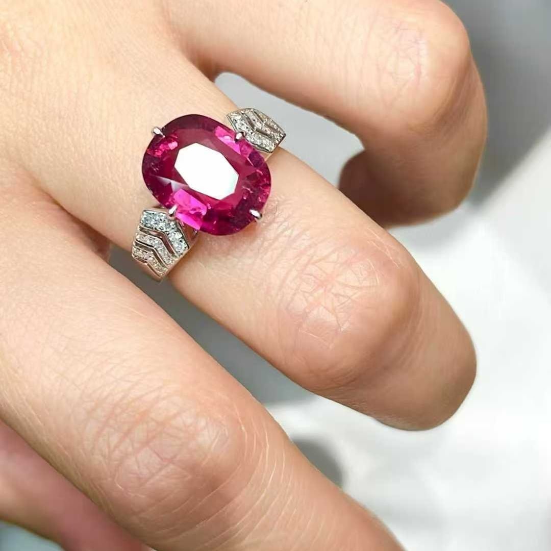 14k Gold 3.8 Ct Natural Tourmaline & Diamond Ring: Ref:231030326 // gold content:14k gold // ring size:7. 25us // // main gemstone:tourmaline // shape:oval // carat weight:3. 8ct // color:red // treatment:natural // // adjacent gemstone 2 : diamond