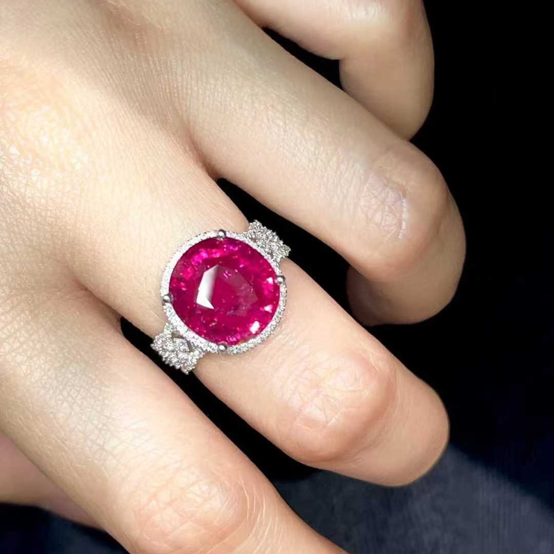 14k Gold 6.2 Ct Natural Tourmaline & Diamond Ring: Ref:231030328 // gold content:14k gold // ring size:7. 25us // // main gemstone:tourmaline // shape:oval // carat weight:6. 2ct // color:red // treatment:natural // // adjacent gemstone 2 : diamond