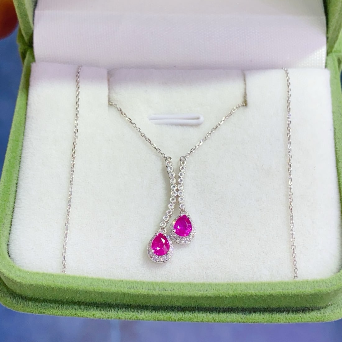 14k Gold 0.8 Ct Natural Ruby & Diamond Necklace: Ref:231030347 // gold content:14k gold // main gemstone:ruby // shape:pear // carat weight:0. 8ct // color:red // treatment:natural // // adjacent gemstone 2 : diamond // number of stones:54 //
