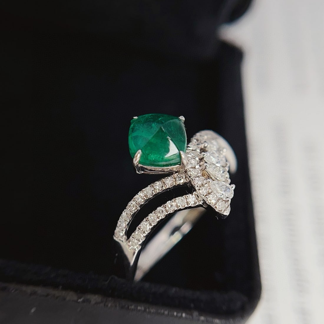 14k Gold 0.90 Ct Natural Emerald & Diamond Ring - 2