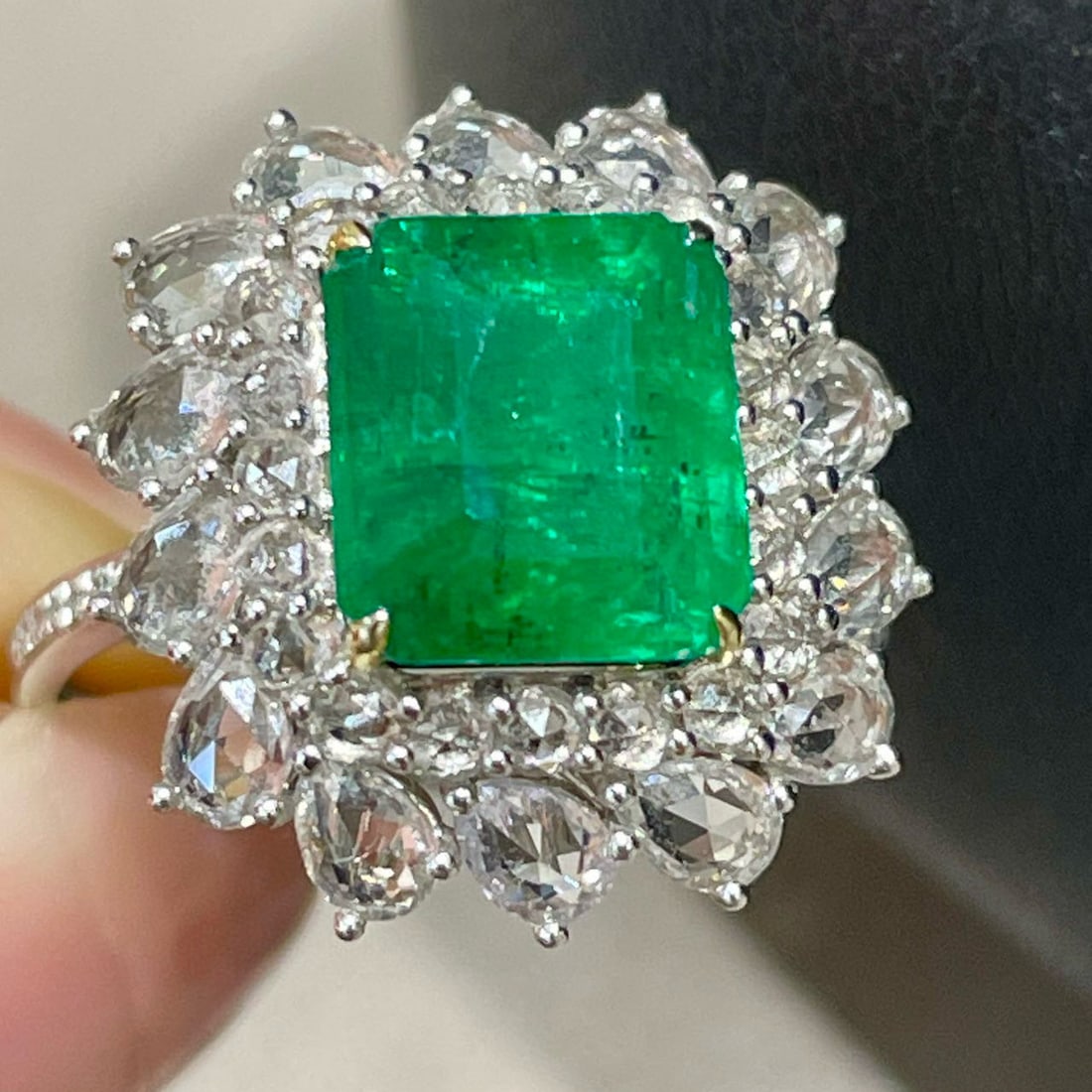 14k Gold 3 Ct Vivid Green Natural Emerald & Diamond & Sapphire Ring - 4