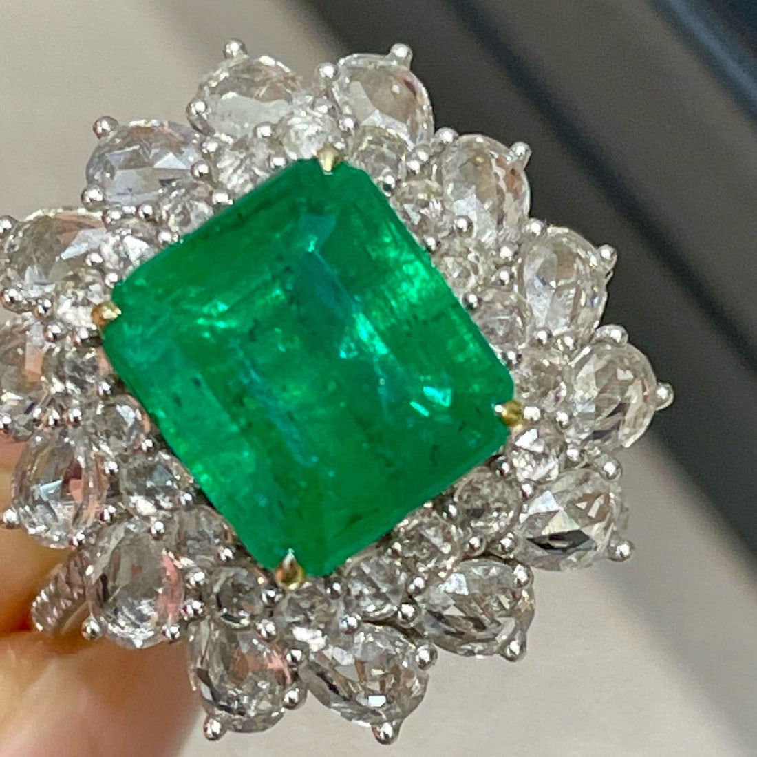 14k Gold 3 Ct Vivid Green Natural Emerald & Diamond & Sapphire Ring - 6