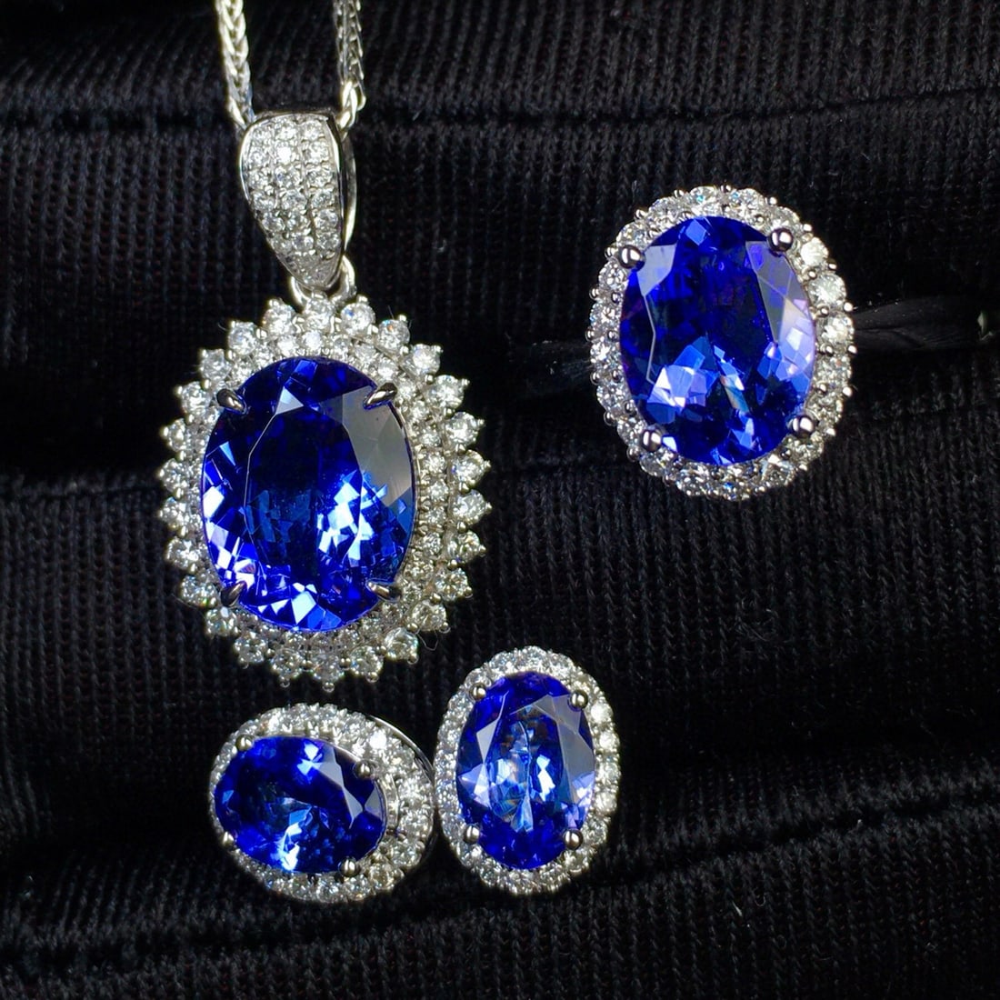 14k Gold 8.2 Ct Natural Tanzanite & Diamond Jewelry Set: Ref:231030362 // gold content:14k gold // ring size:7. 25us // // ring // main gemstone:tanzanite // shape:oval // carat weight:2. 7ct // color:blue // treatment:natural // // adjacent gemstone 2 :