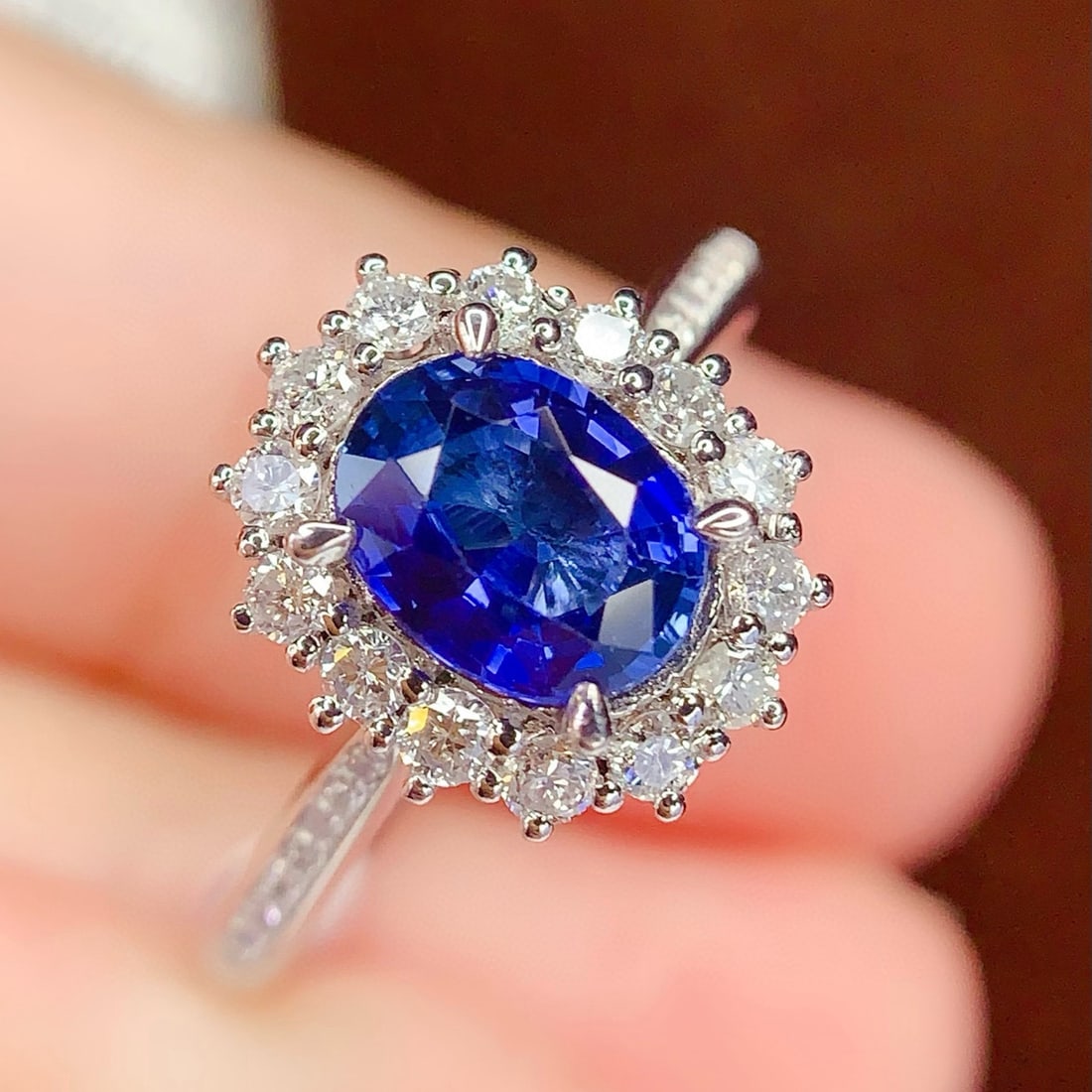 14k Gold 1.5 Ct Vivid Blue Natural Sapphire & Diamond Ring: Ref:231030366 // gold content:14k gold // ring size:7. 25us // // main gemstone:sapphire // shape:oval // carat weight:1. 5ct // color:vivid blue // treatment:natural // // adjacent gemstone 2 :