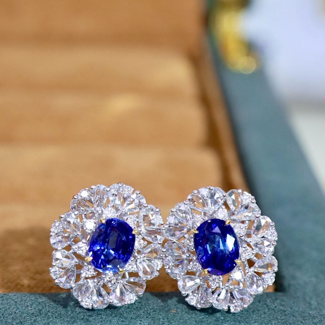 14k Gold 2.2 Ctw Natural Sapphire & Diamond Earrings: Ref:231030369 // gold content:14k gold // main gemstone:sapphire // shape:oval // carat weight:1. 4ct // color:blue // treatment:natural // // adjacent gemstone 2 : diamond // shape:multiply // carat