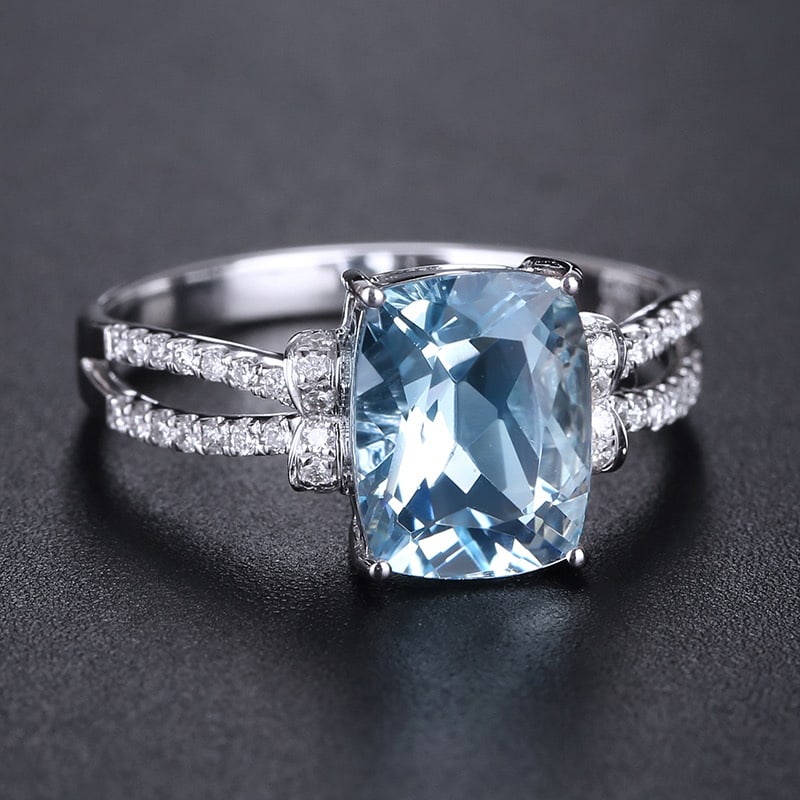 14k Gold 1.8 Ct Natural Aquamarine & Diamond Ring: Ref:231030390 // gold content:14k gold // ring size:7. 25us // // main gemstone:aquamarine // shape:cushion // carat weight:1. 8ct // color:blue // treatment:natural // // adjacent gemstone 2 :