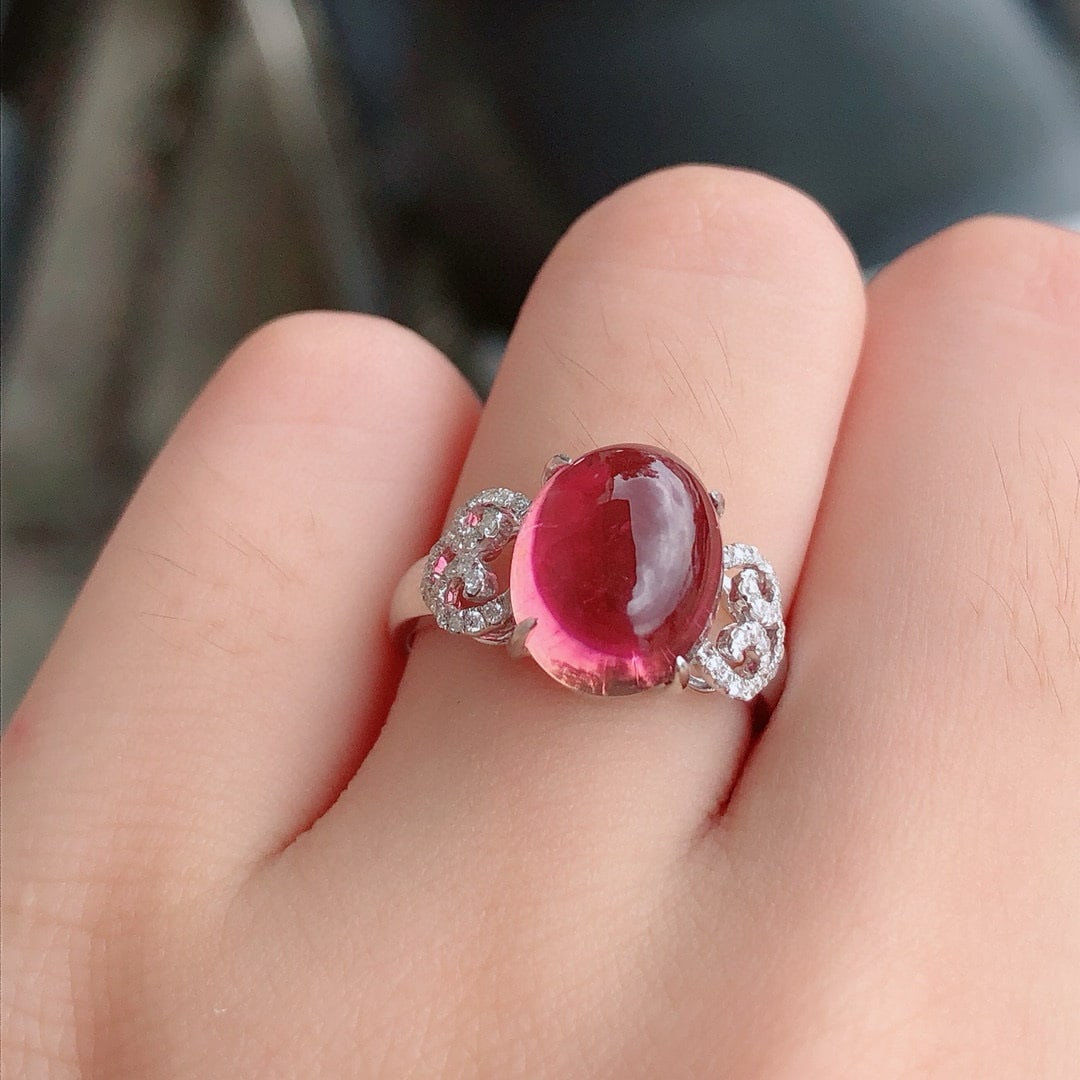 14k Gold 5.87 Ct Natural Tourmaline & Diamond Ring: Ref:231030396 // gold content:14k gold // ring size:7. 25us // // main gemstone:tourmaline // shape:oval // carat weight:5. 87ct // color:pink // treatment:natural // // adjacent gemstone 2 : diamond