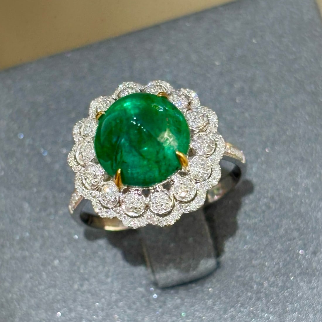 14k Gold 4 Ct Vivid Green Natural Emerald & Diamond Ring - 5