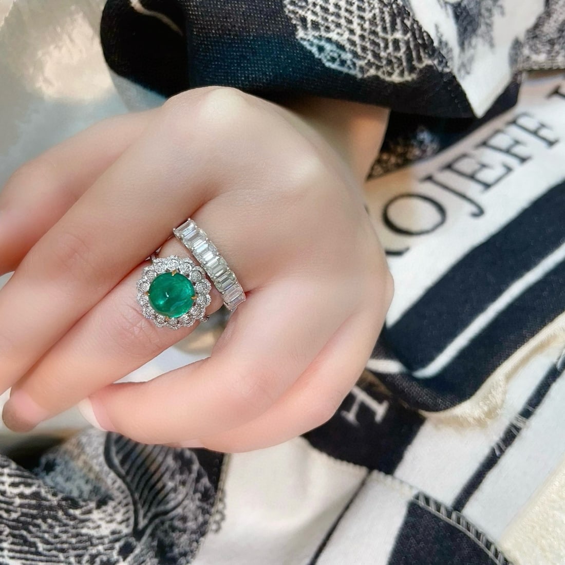 14k Gold 4 Ct Vivid Green Natural Emerald & Diamond Ring - 9