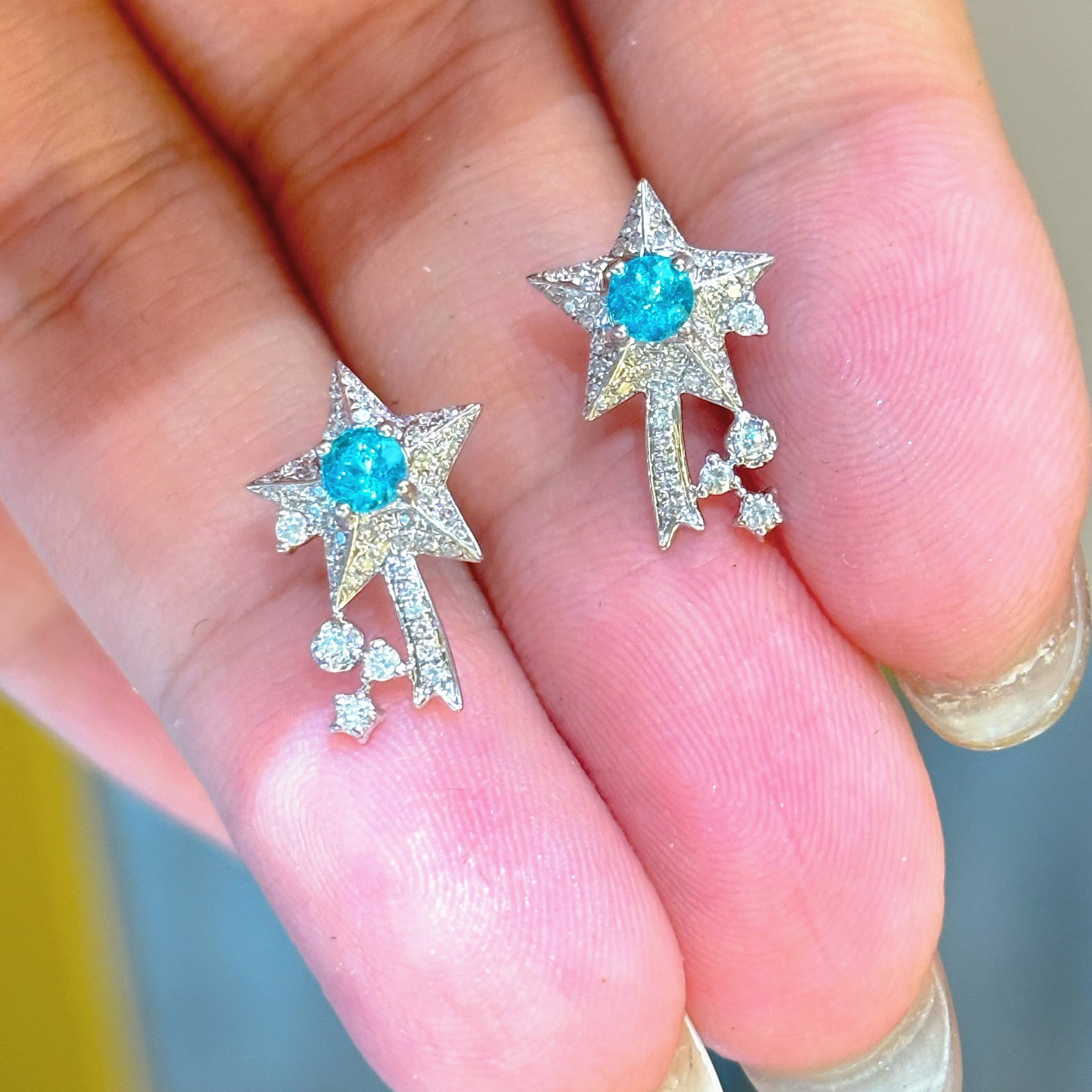 14k Gold 0.25 Ct Natural Paraiba Tourmaline & Diamond Earrings: Ref:231030423 // gold content:14k gold // main gemstone:paraiba tourmaline // shape:round // carat weight:0. 25ct // color:blue // treatment:natural // cut grade:g // // adjacent gemstone 2 : diamond 