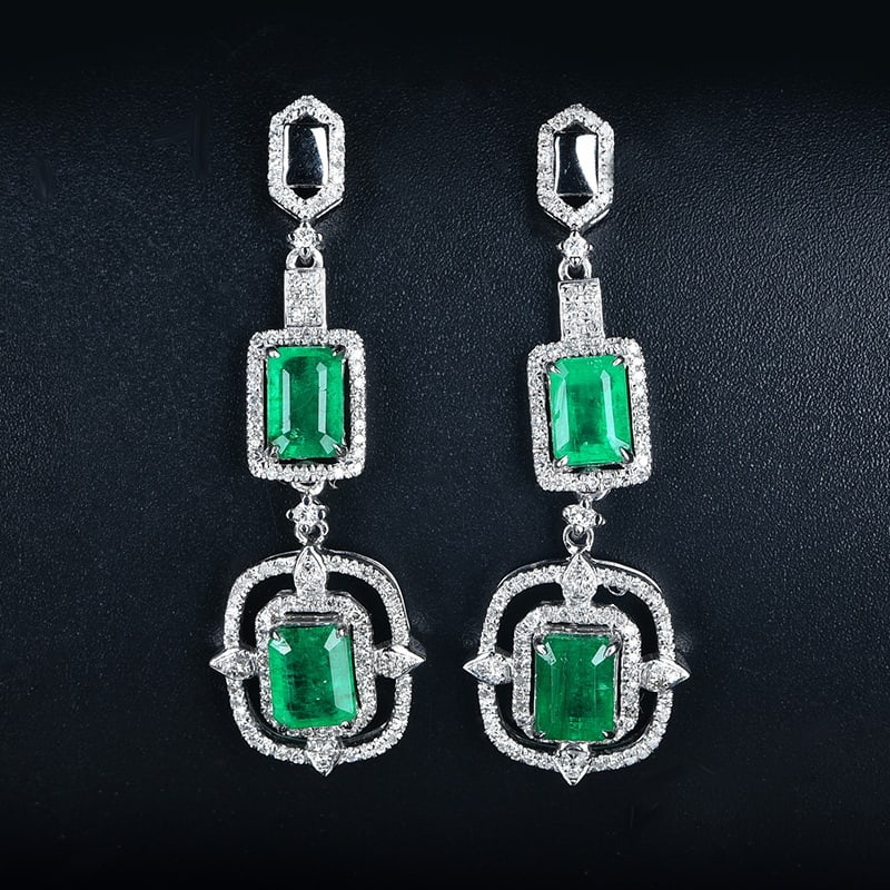 14k Gold 2.6 Ct Vivid Green Natural Emerald & Diamond Earrings: Ref:231031015 // gold content:14k gold // main gemstone:emerald // shape:octagonal // carat weight:2. 6ct // color:vivid green // treatment:natural // // adjacent gemstone 2 : diamond // shape:round /