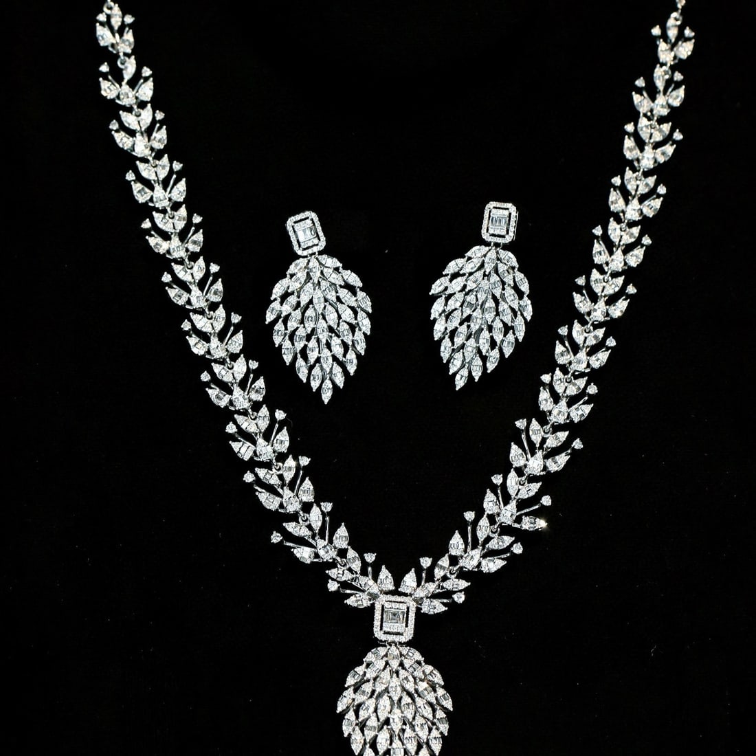 14k Gold 5.77 Ctw Natural H Diamond Jewelry Set: Ref:231031019 // gold content:14k gold // earrings // main gemstone:diamond // shape:multiply // carat weight:1. 52ct // clarity grade:vs-si // color:h // treatment:natural // // necklace // main