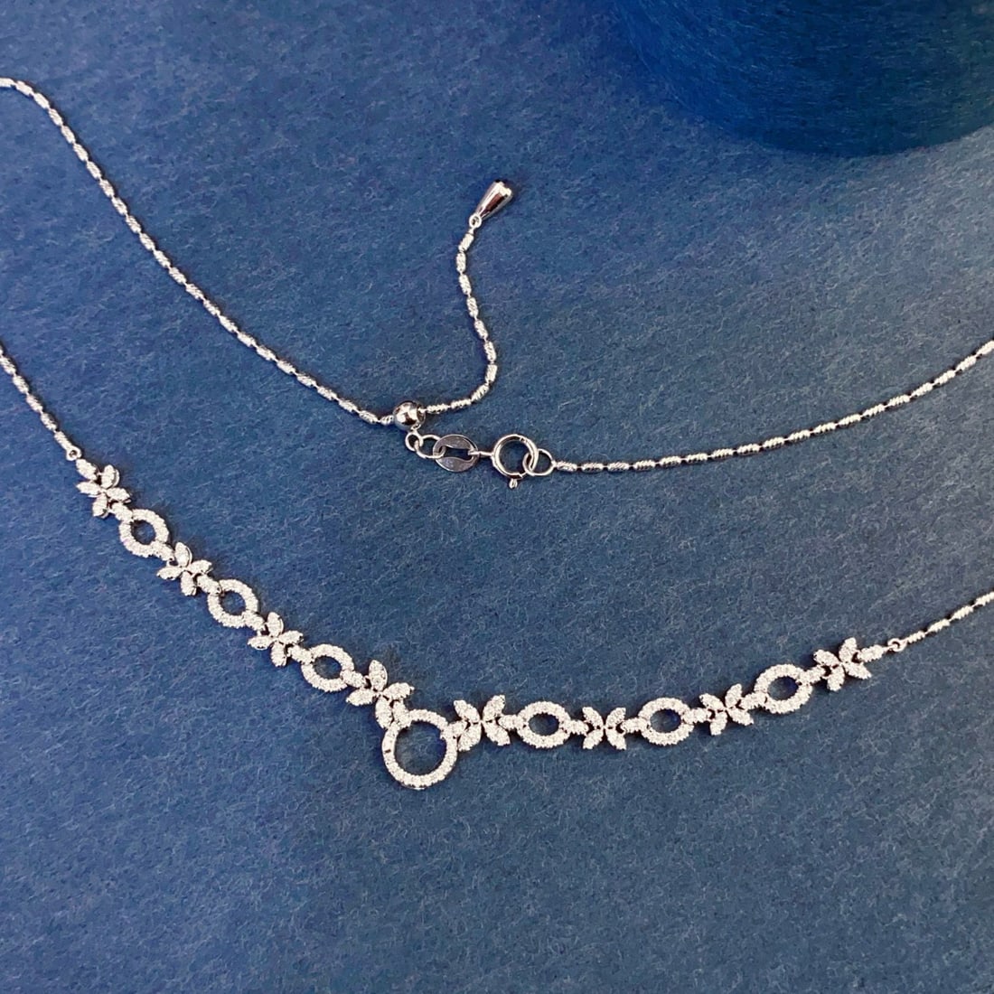 14k Gold 0.65 Ct Natural H Diamond Necklace: Ref:231031021 // gold content:14k gold // main gemstone:diamond // shape:round // carat weight:0. 65ct // clarity grade:vs-si // color:h // treatment:natural // cut grade:g // Low Estimate: 7000
