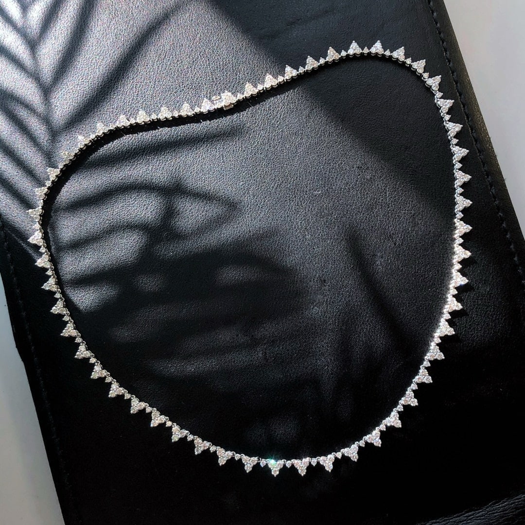 14k Gold 5.47 Ct Natural H Diamond Necklace: Ref:231031022 // gold content:14k gold // main gemstone:diamond // shape:round // carat weight:5. 47ct // clarity grade:vs-si // color:h // treatment:natural // cut grade:g // Low Estimate: 19000